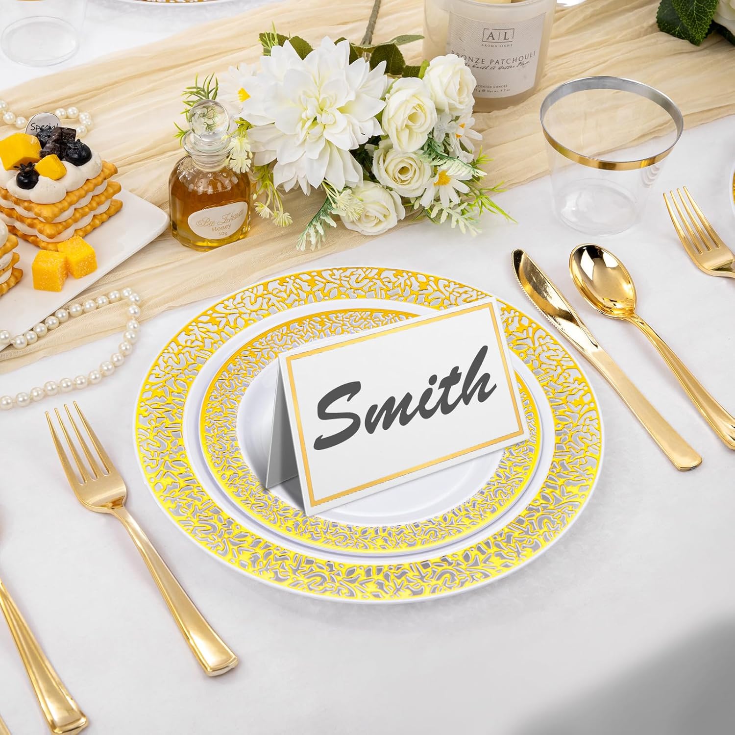 GeeRic 50 Pcs Foldable Place Cards with Gold Foil Border